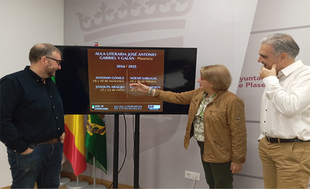 Antonio Gómez, Joaquín Araújo, Noemí Sabugal y Raquel Lanseros en el Aula Literaria