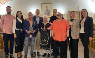 Plasencia reconoce la entrega y el compromiso de sus mayores en los Premios “Abuelo y Abuela Mayorga 2025”