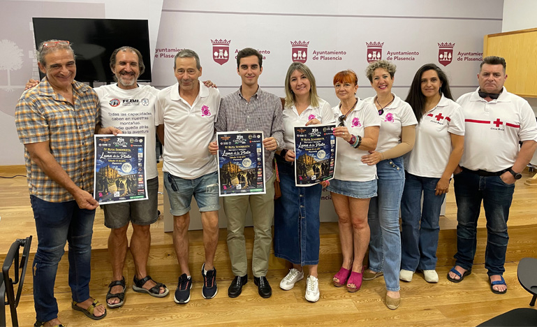 Plasencia se ilumina con la IV Ruta senderista nocturna y solidaria “Luna de la Plata” a beneficio de Las Dragonas del Jerte